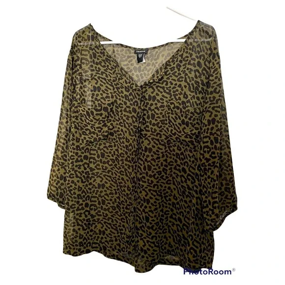 green emerald velvet dress Green Leopard Print Long Sleeve Smock Midi Dress – AX Paris main image 0